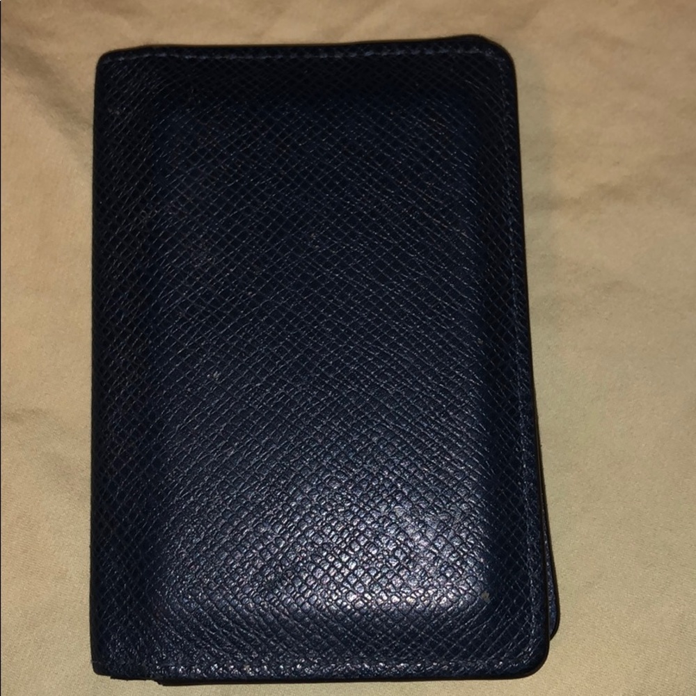 Loui v wallet, double fold. More lowkey then most